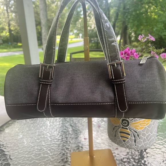 NWT-“At your service” wine bottle  cooler/Duffel Bag. - Picture 5 of 5